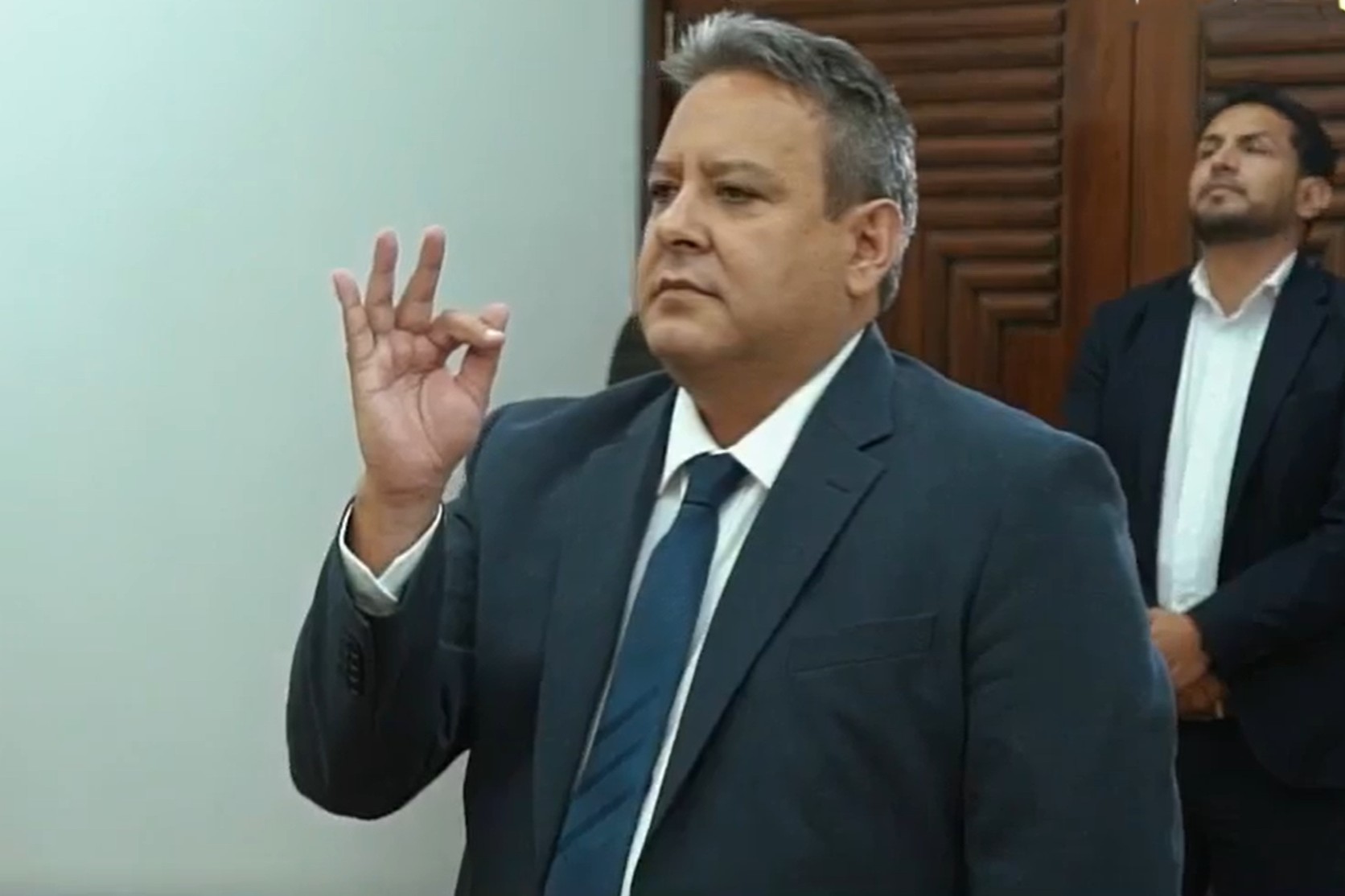 Rodrigo Paz posesiona a Sebastián Daroca como presidente interino de YPFB