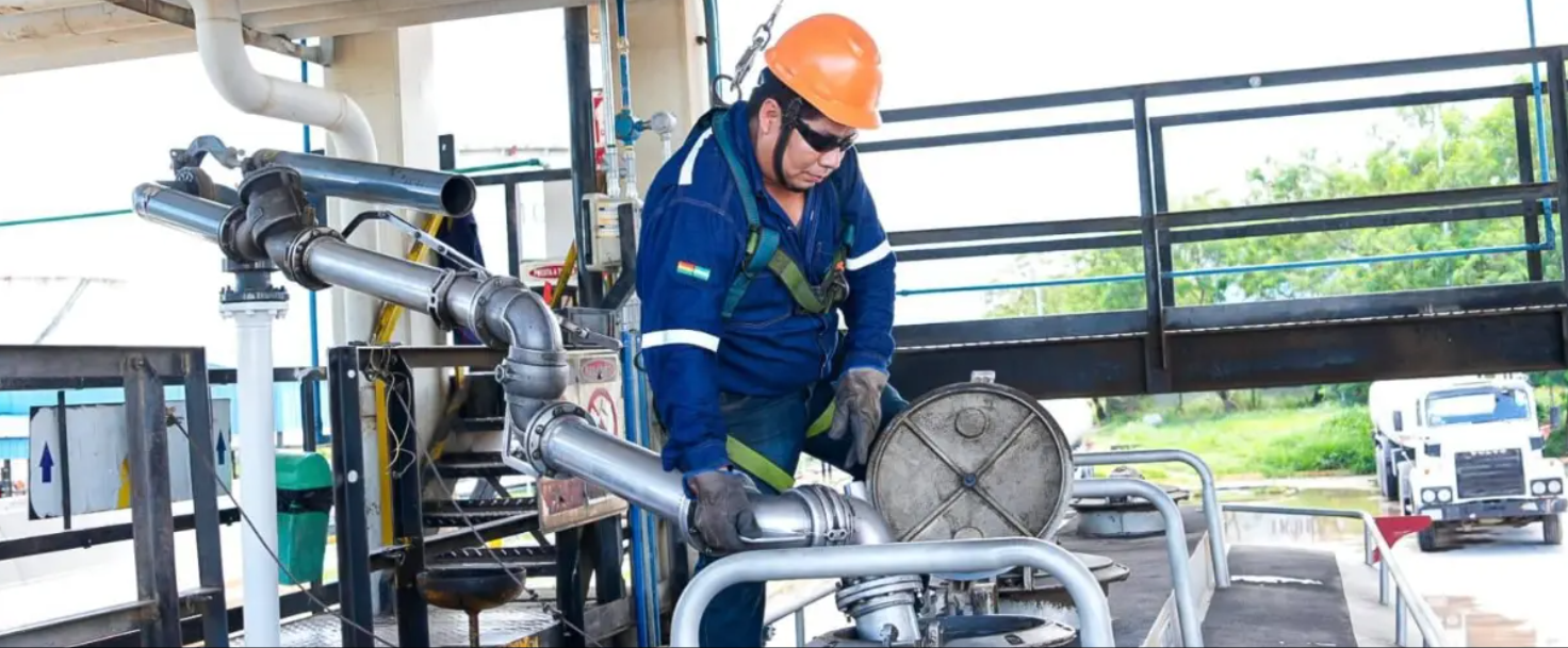 Decreto Supremo 5617: YPFB y Contrataciones Excepcionales en Hidrocarburos