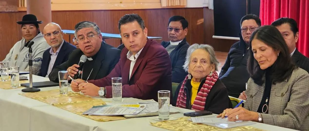 Sin la COB ni los campesinos: Se instala diálogo clave para frenar los bloqueos en Bolivia tras 28 días de crisis