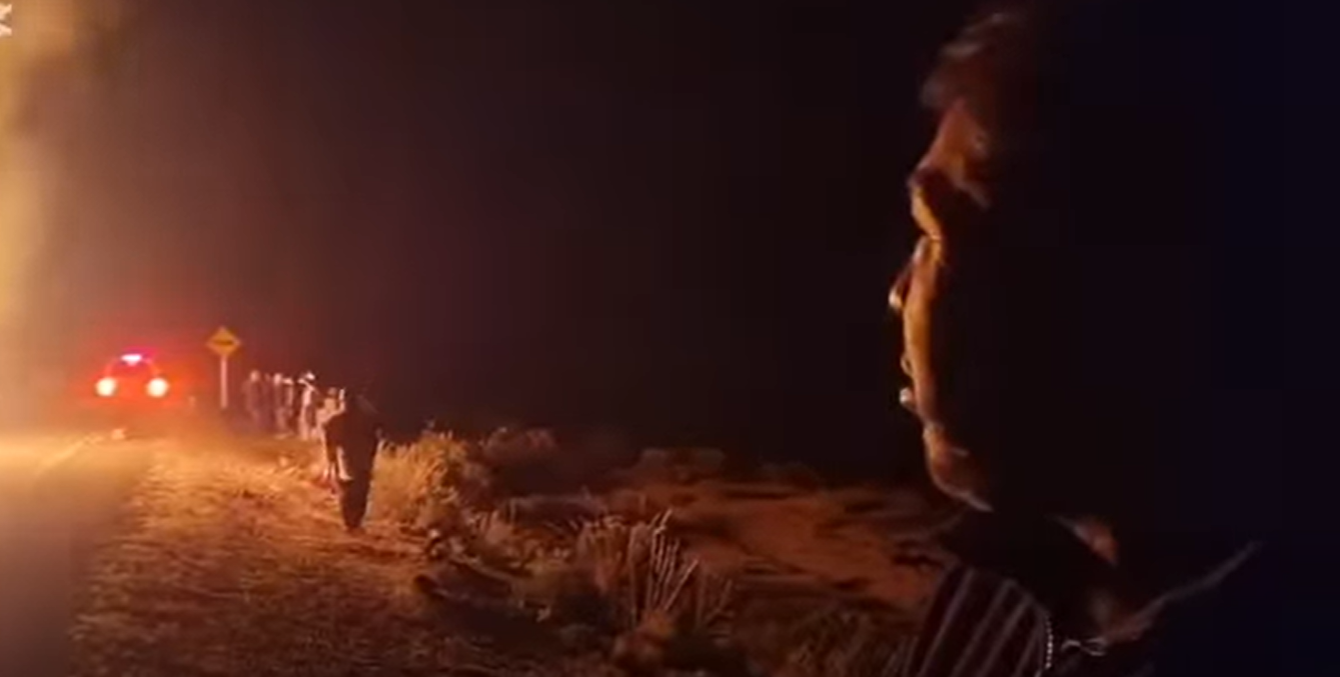 Tragedia en las rutas: Camión varado por bloqueos se incendia tras falla mecánica y chofer pierde toda su mercancía